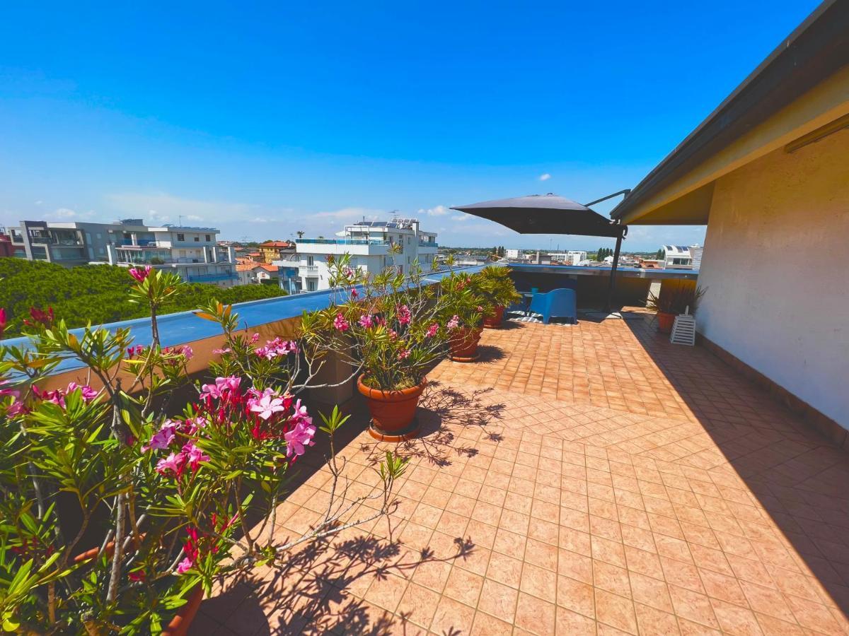 Blue Moon Penthouse Daire Lido di Jesolo Dış mekan fotoğraf