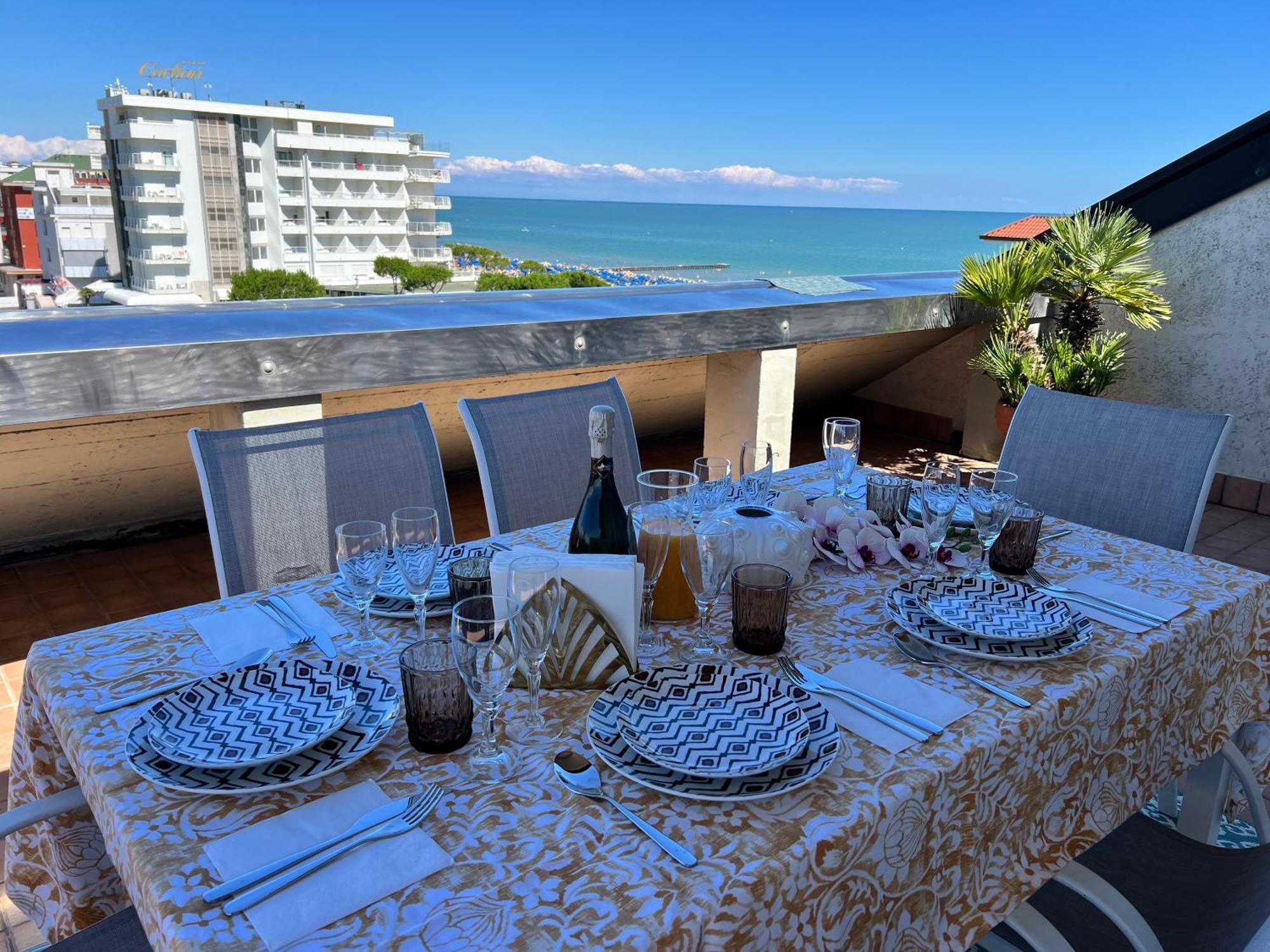 Blue Moon Penthouse Daire Lido di Jesolo Dış mekan fotoğraf